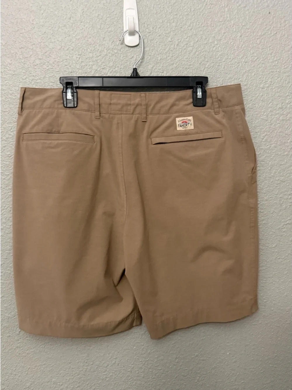Faherty All Day Shorts 9” Inseam size 35 in Kahki